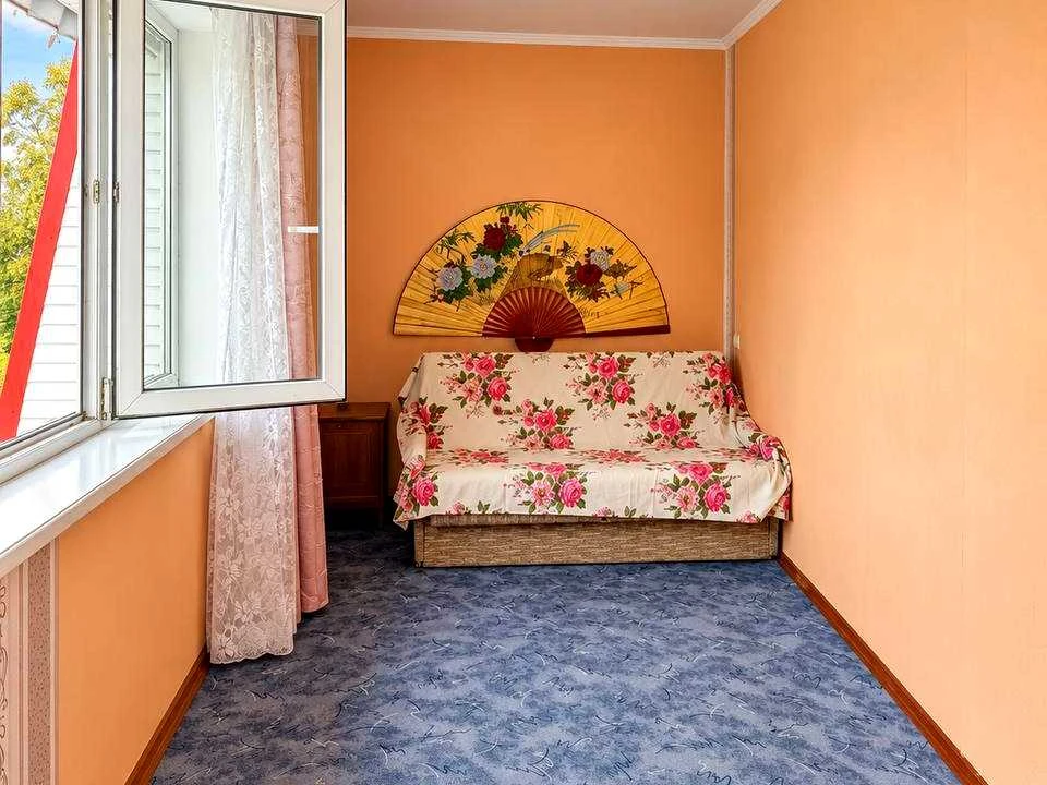 House. Dnipro, Riverbank