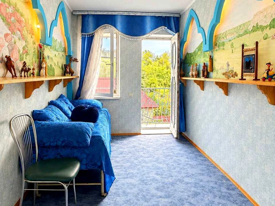 House. Dnipro, Riverbank