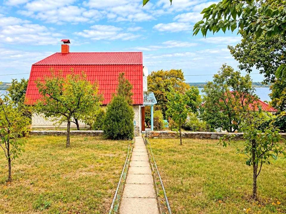House. Dnipro, Riverbank