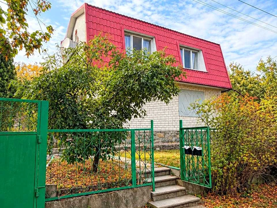 House. Dnipro, Riverbank