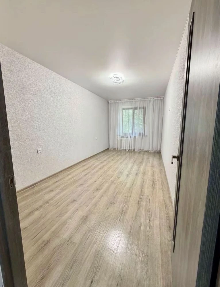 Продам 3-к квартиру на ЮТЗ, ул. Парковая