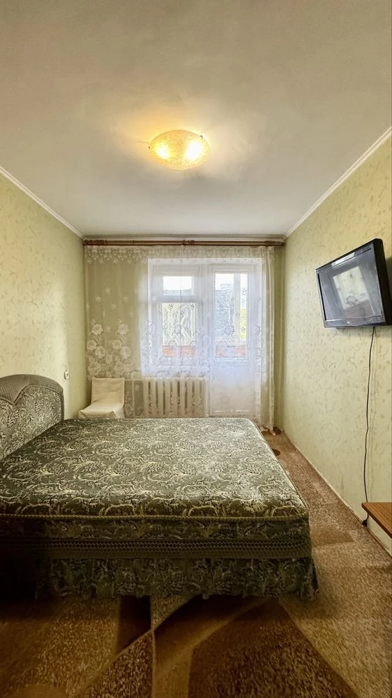 Продається 2-кімнатна квартира в цегляному будинку з меблями та технікою!