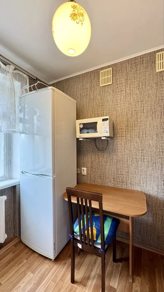 Продається 2-кімнатна квартира в цегляному будинку з меблями та технікою!