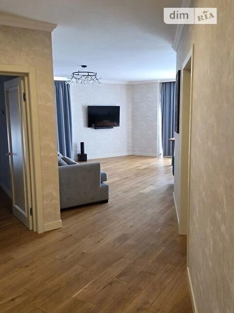 Sale of 4-room apartment 96.3 sq. m on Mytropolyta Vasylya Lyp street