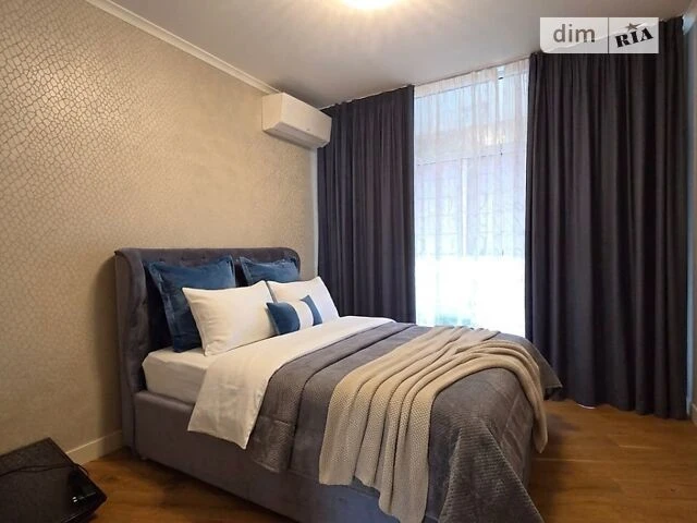 Sale of 4-room apartment 96.3 sq. m on Mytropolyta Vasylya Lyp street