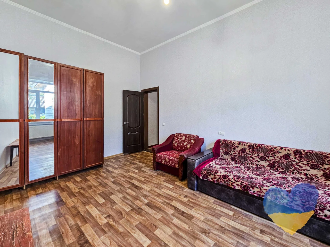 Cozy 2-bedroom apartment with its own plot in the city