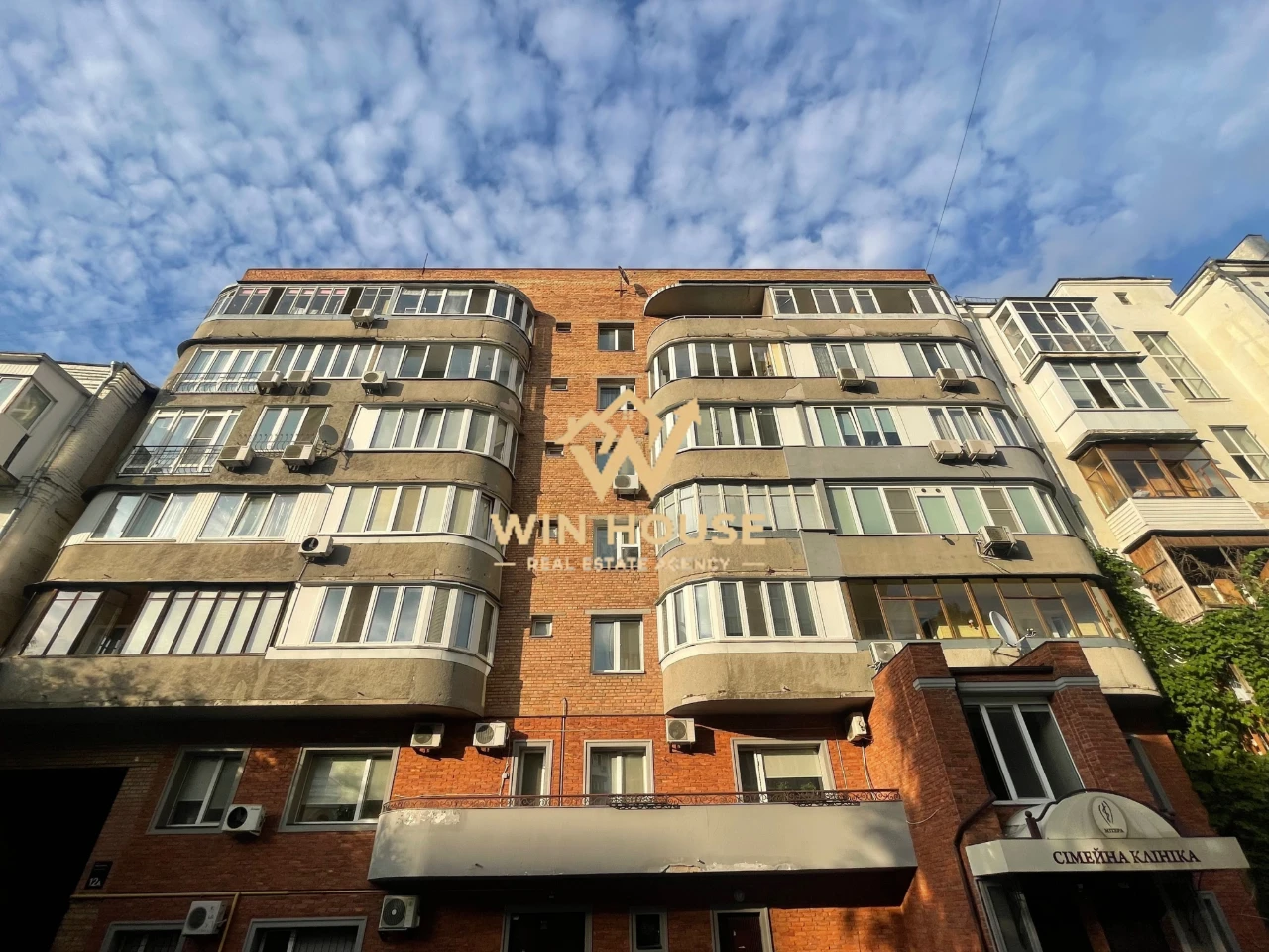 2K apartment on Pecers'ky near Arsenal metro. Ivan Mazepy