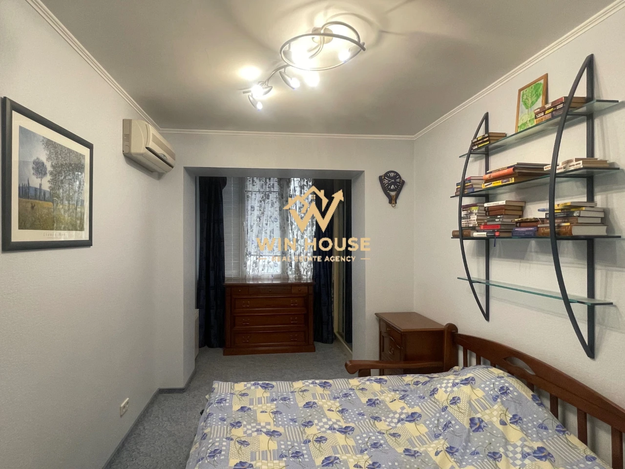 2K apartment on Pecers'ky near Arsenal metro. Ivan Mazepy
