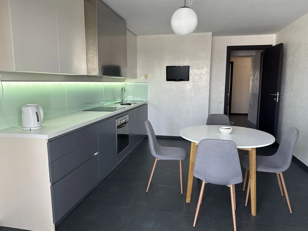 Sale or long-term rental. 3-bedroom apartment 150 m²