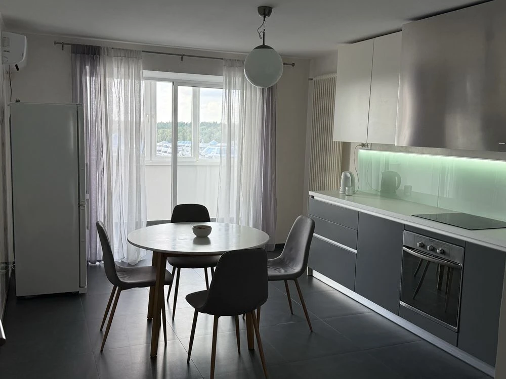 Sale or long-term rental. 3-bedroom apartment 150 m²