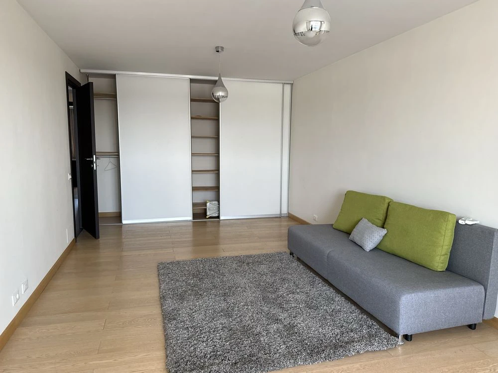 Sale or long-term rental. 3-bedroom apartment 150 m²