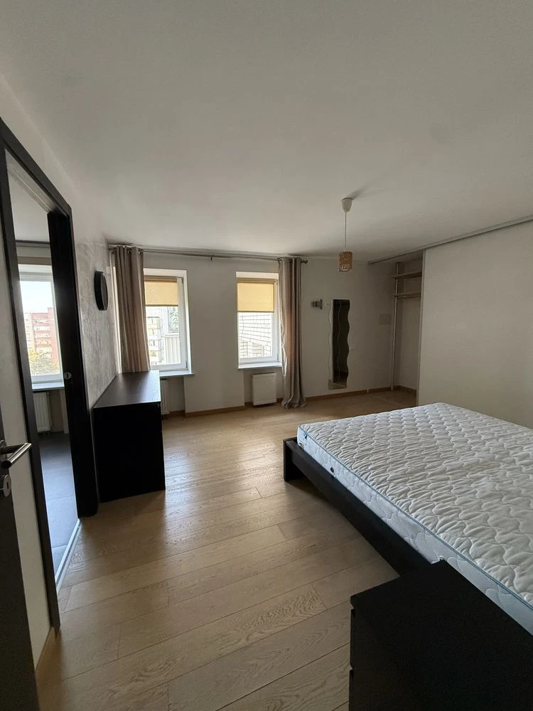 Sale or long-term rental. 3-bedroom apartment 150 m²