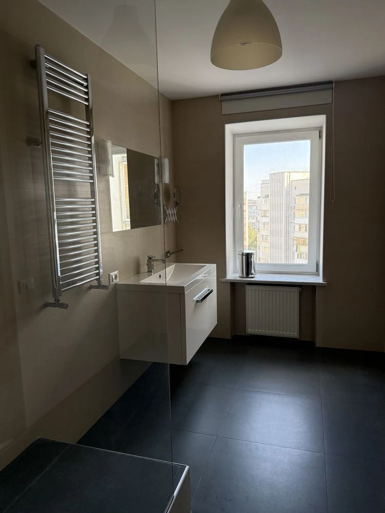 Sale or long-term rental. 3-bedroom apartment 150 m²