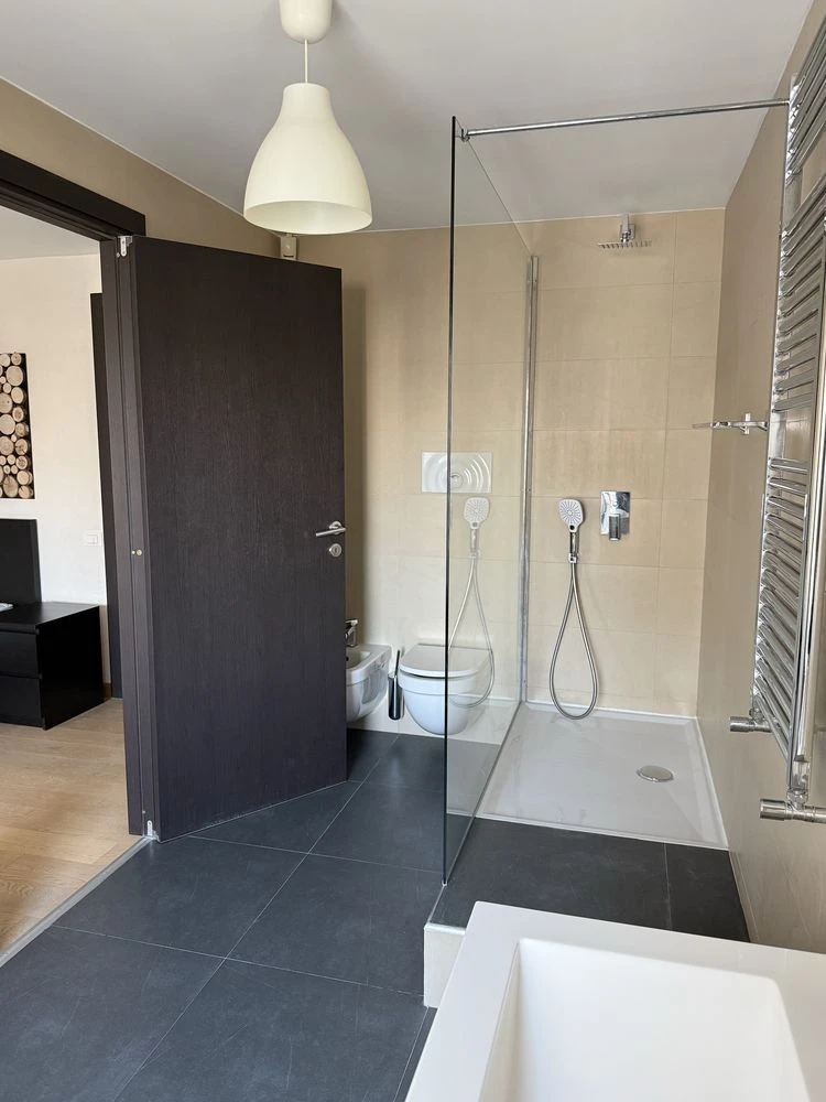 Sale or long-term rental. 3-bedroom apartment 150 m²