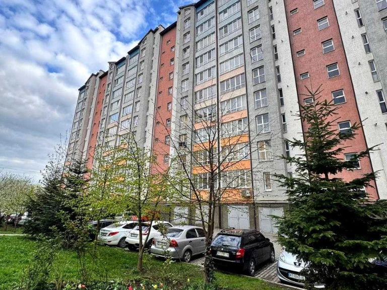 Apartment. Ivano-Frankivsk, Halyska st.