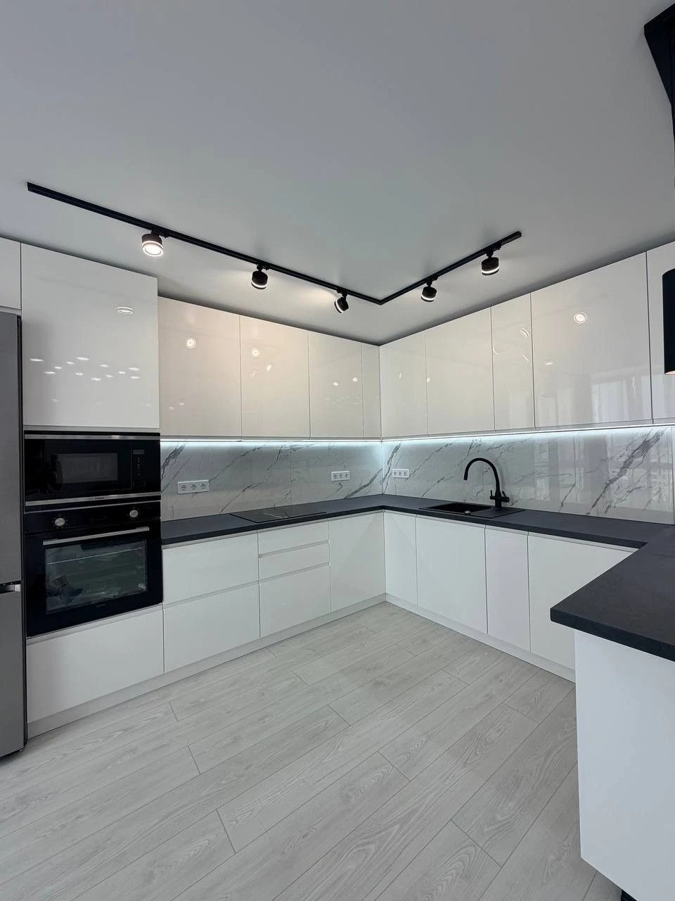 Продаж 1-кімнатного квартири, 61 м.кв., вулиця Рудненська