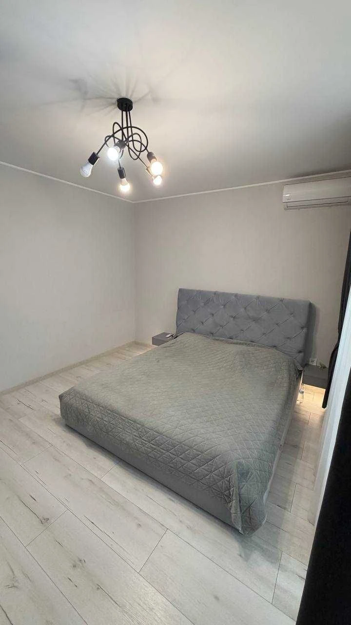 3-room apartment with designer renovation! Syretski Sady Residential Complex