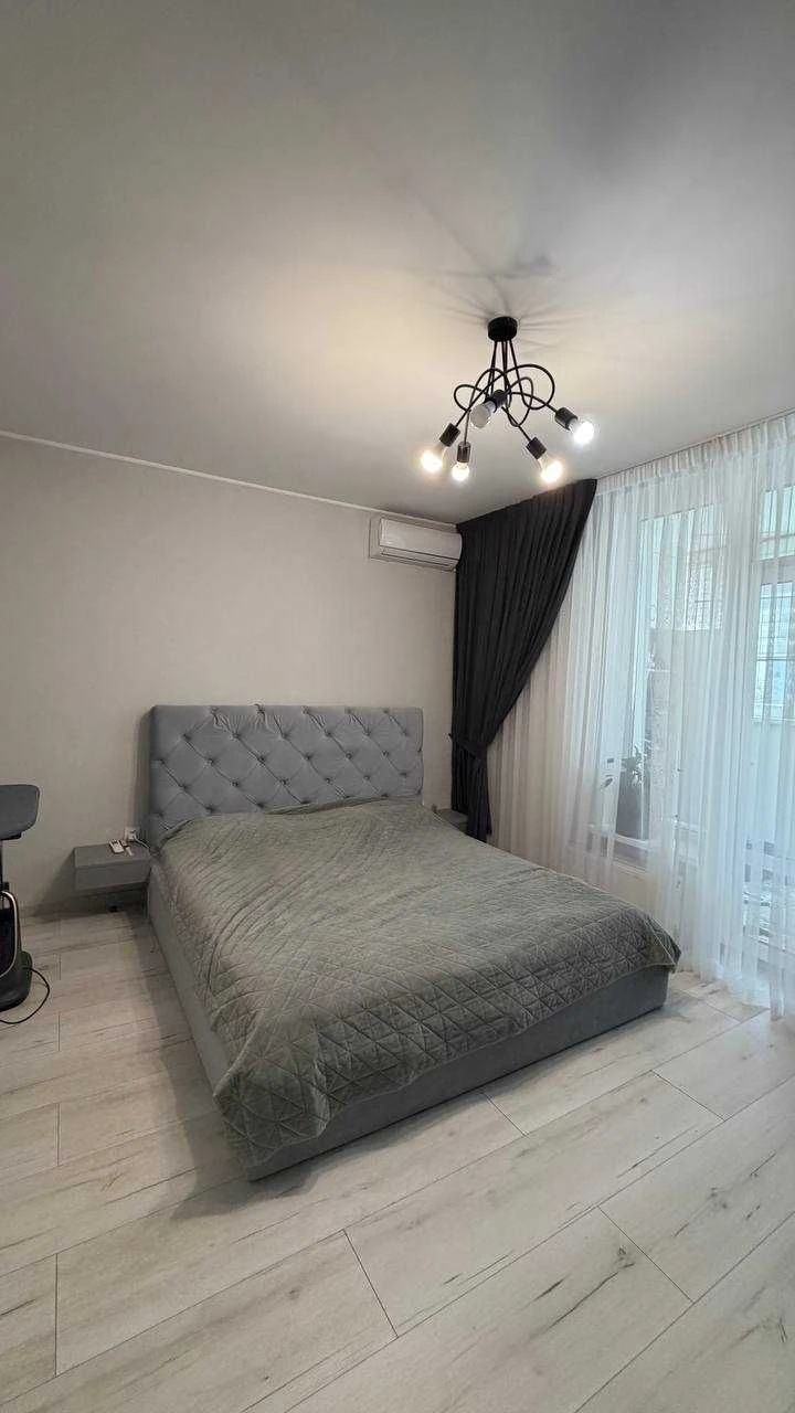 3-room apartment with designer renovation! Syretski Sady Residential Complex