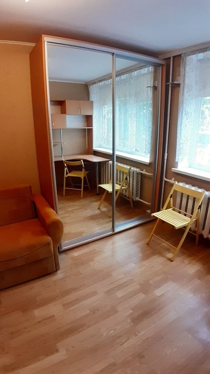 Продам 1-к квартиру гостинка