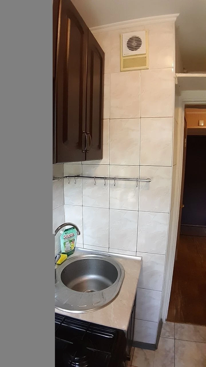 Продам 1-к квартиру гостинка