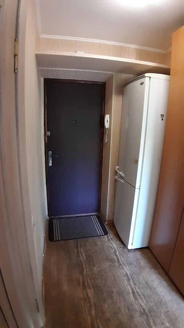 Продам 1-к квартиру гостинка