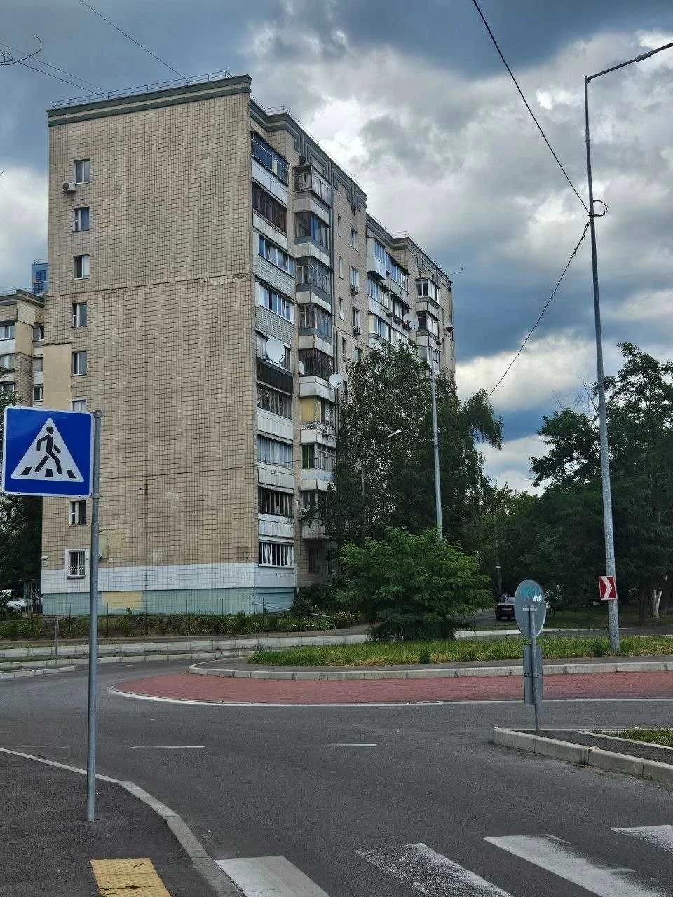 продам 4к., вул. Братиславська 13, Воскресенка, поруч Епіцен