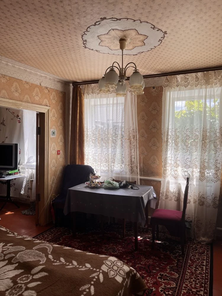Продаж половини будинку в районі проспекту Металургів, 6