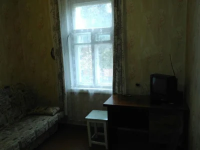 URGENTLY! Selling 2-room Apartment. Area: Market (CENTER) Electricity + Water (p)