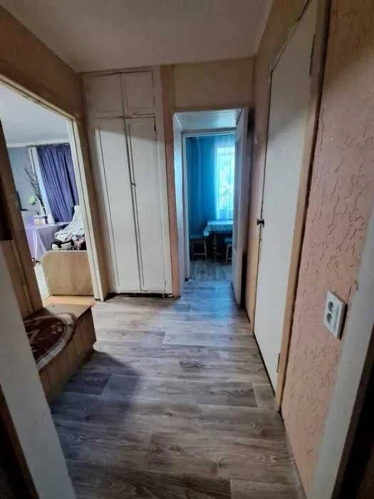 Selling 1-room apartment 29 sq.m. in a brick building. 3rd floor/9 floors. Near АТБ Markets. 2 schools.