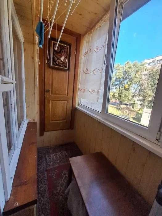 Selling 1-room apartment 29 sq.m. in a brick building. 3rd floor/9 floors. Near АТБ Markets. 2 schools.