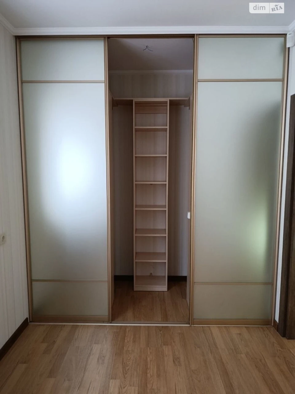 Apartment for Sale, Nagirny (Kyiv)