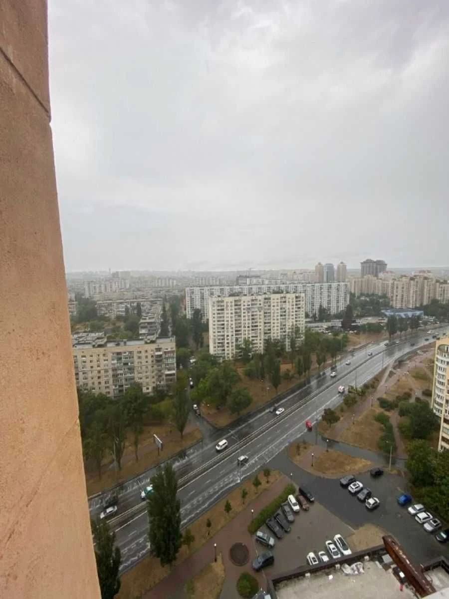 Great offer! Sale of a 3-bedroom apartment, Obolon, вул. Iasyuka
