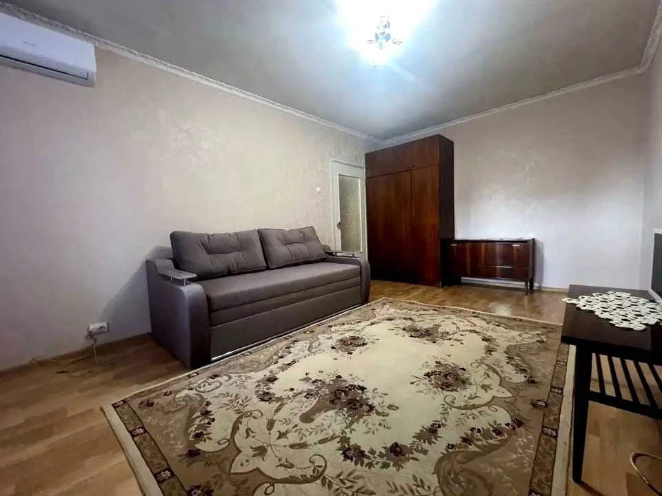 Квартира. Київ, Ревуцького вул.