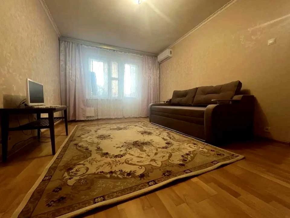 Квартира. Київ, Ревуцького вул.