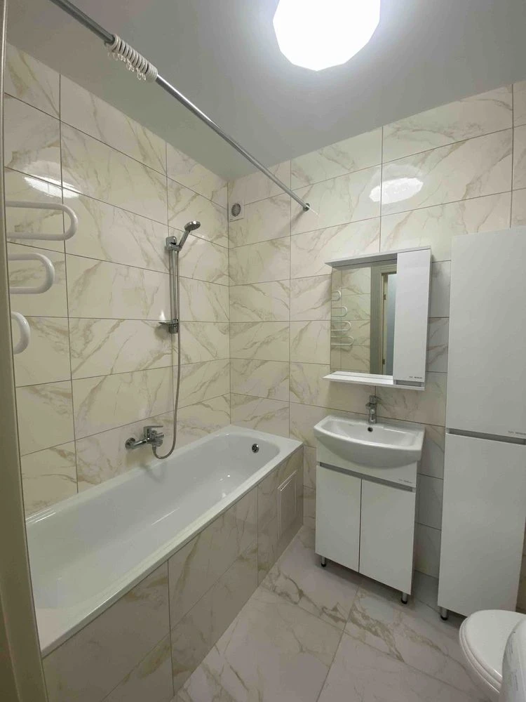Продаж 1-кімнатної квартири-студії в ЖК "Метро Парк". Метро