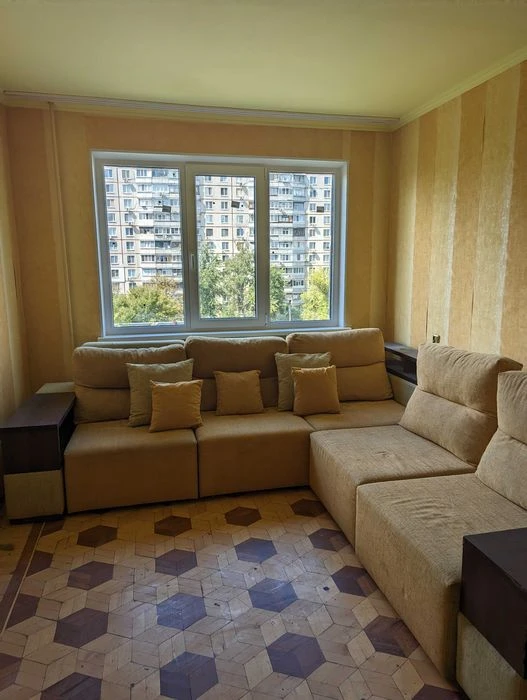 Selling a 4-room apartment, four-room apartment 522, M. Saltovskaya microdistrict