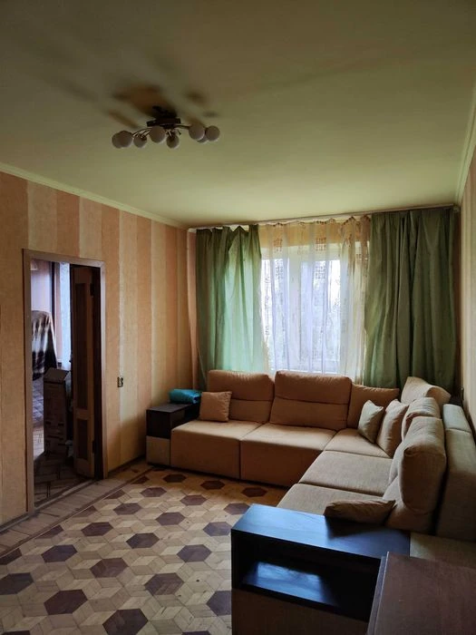 Selling a 4-room apartment, four-room apartment 522, M. Saltovskaya microdistrict