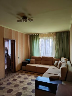 Selling a 4-room apartment, four-room apartment 522, M. Saltovskaya microdistrict