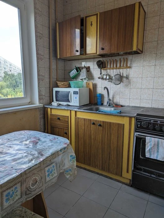 Selling a 4-room apartment, four-room apartment 522, M. Saltovskaya microdistrict