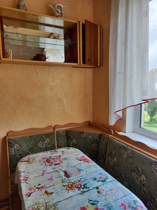 Selling a 4-room apartment, four-room apartment 522, M. Saltovskaya microdistrict