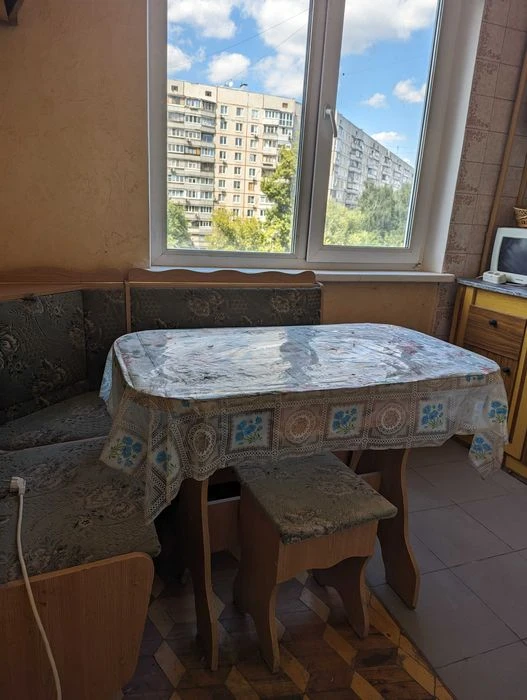 Selling a 4-room apartment, four-room apartment 522, M. Saltovskaya microdistrict