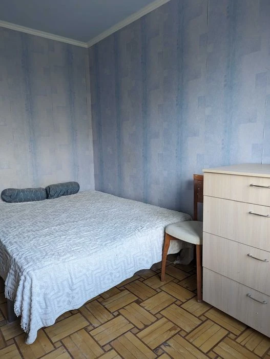 Selling a 4-room apartment, four-room apartment 522, M. Saltovskaya microdistrict
