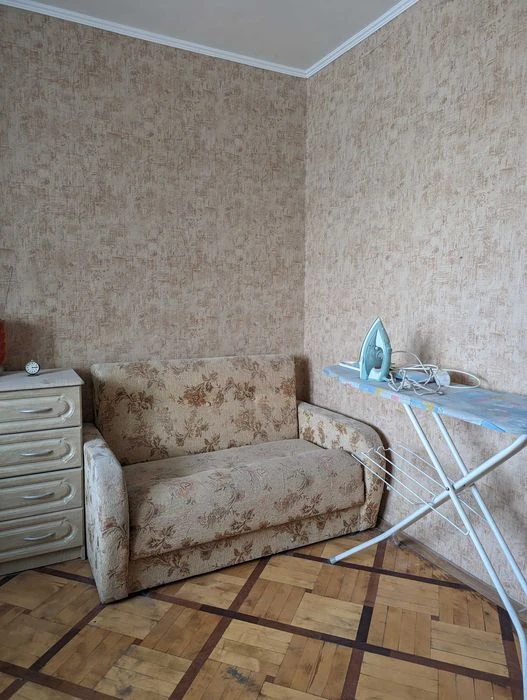 Selling a 4-room apartment, four-room apartment 522, M. Saltovskaya microdistrict
