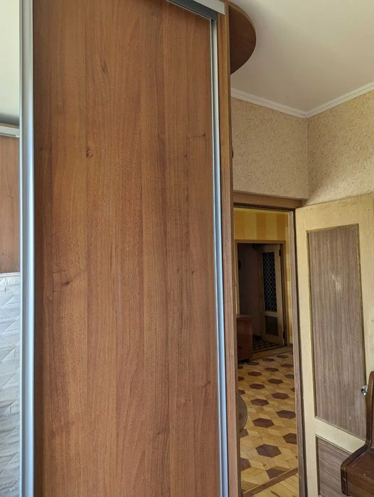 Selling a 4-room apartment, four-room apartment 522, M. Saltovskaya microdistrict