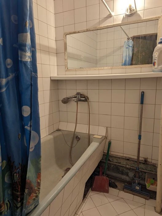Selling a 4-room apartment, four-room apartment 522, M. Saltovskaya microdistrict
