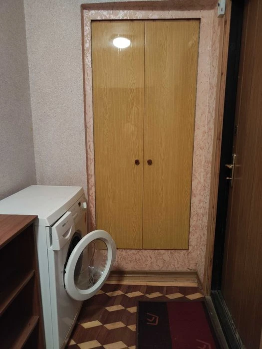 Selling a 4-room apartment, four-room apartment 522, M. Saltovskaya microdistrict