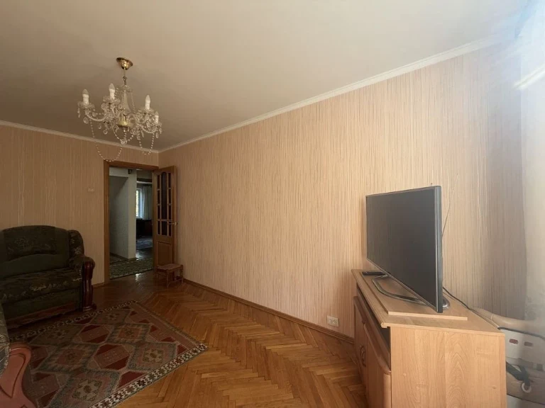 Здам 3к 70 кв. м, вул. Липківського ( Урицького) 28. ст м Во