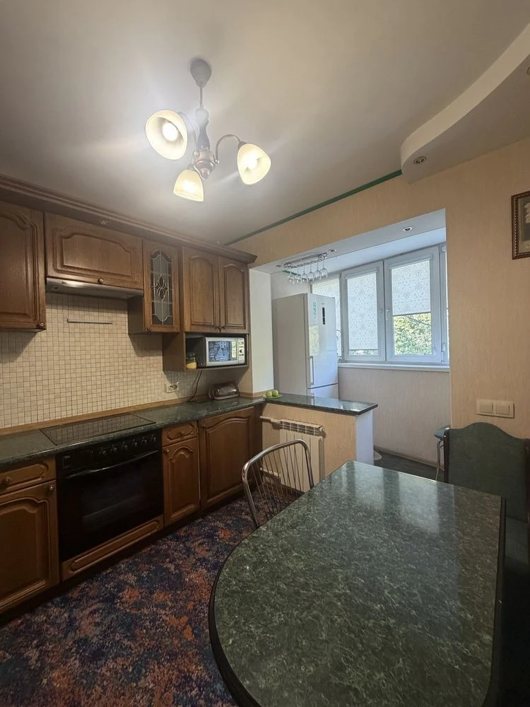 Rent 3-room apartment, 70 sq. m, Lypkivskyi (Urytskyi) Street 28. floor