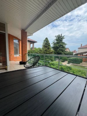 For sale, a large house with renovation