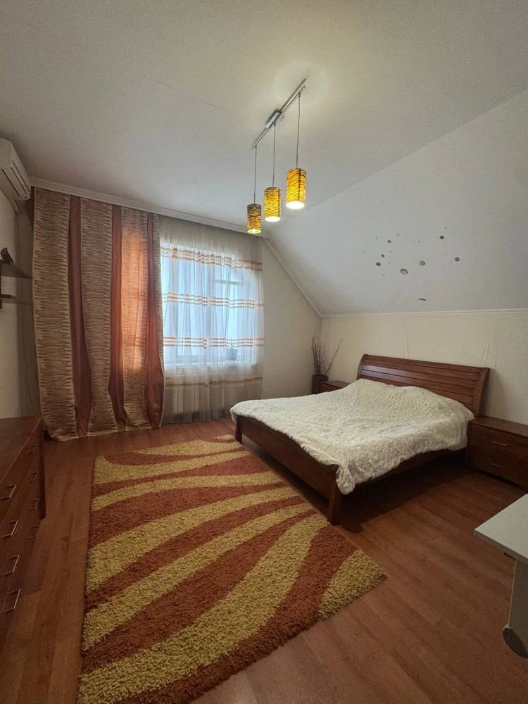 For sale, a large house with renovation
